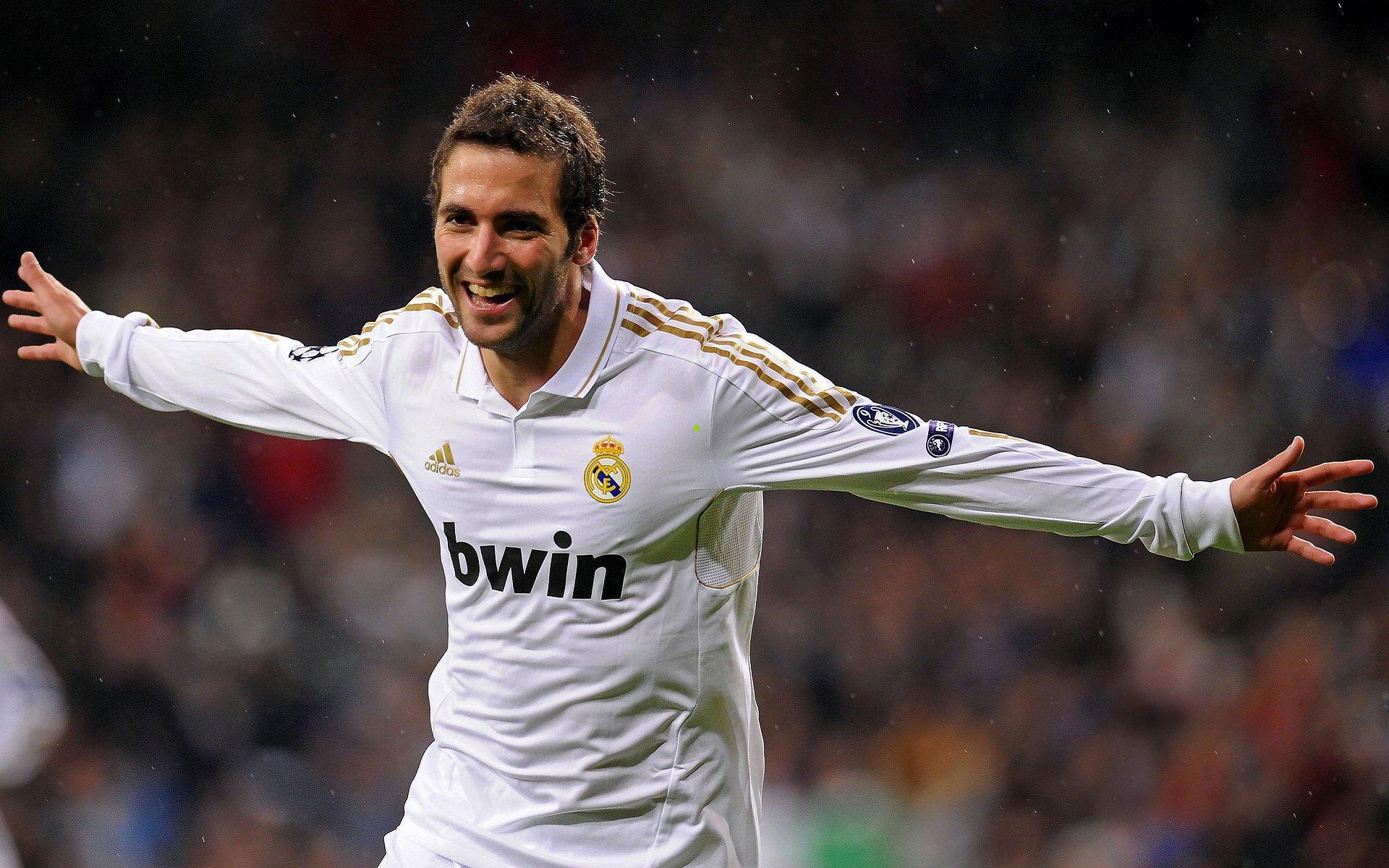 亚足联揭晓亚冠最佳球员候选，傲骨与比埃拉领衔角逐亚洲之巅