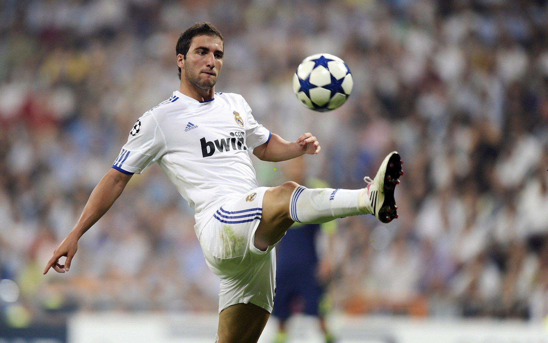 艾克森告别中国足坛，成就满载之际静心思索前路